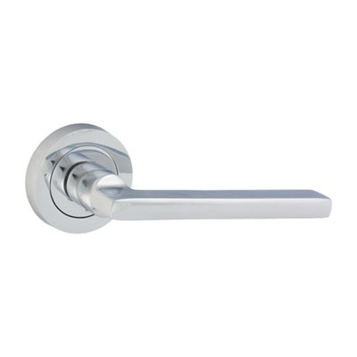 B&Q -  Radmore Lever On Rose Door Handle 51mm Chrome1 Pair