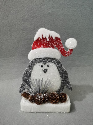 Shatchi 20Ccm Red Penguin Christmas Tabletop Figures Window  Glitter Foam Showpiece Decorations from B&Q