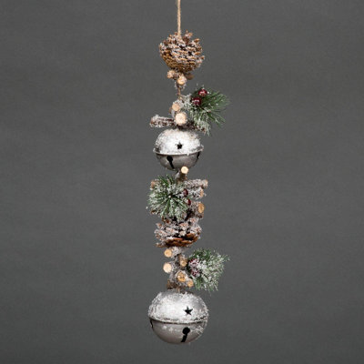 Shatchi Garland With Jingle Bells Wooden Sticks, Berries And Pinecones Hanger Sleigh Bells Hanging Decorations,50Cm Silver