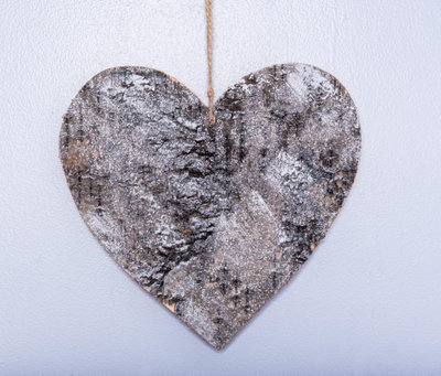 Shatchi 20Cm Heart Shape Birch Bark Wooden Christmas Wall Hanging Decoration from B&Q