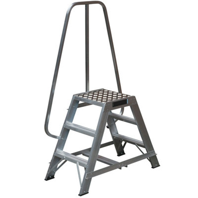 Heavy Duty 0.7M Double Sided Step Ladders With Safety Handrail And Wide Non-Slip Platform
