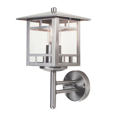 Stylish Outdoor Ip44 Wall Light With Led E27 Socket from B&Q
