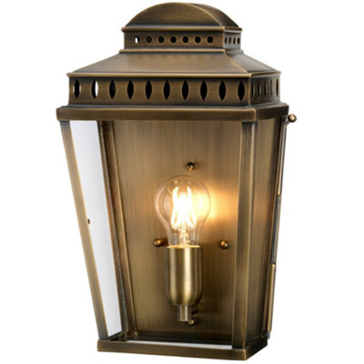  - Stylish Outdoor Ip44 Wall Light In Aged Brass With Led E27 Socket