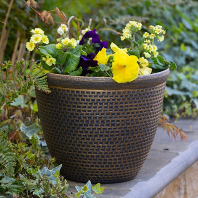 Yougarden Cromarty Antique Gold Planters2 X 25Cm Recycled Plastic PotsTextured Design6.2 Litre Garden Pots For Outdoor Indoo from B&Q