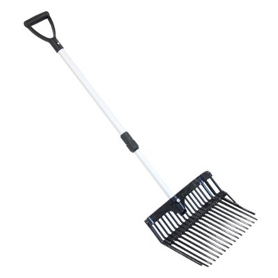 Oypla Coco Equestrian Horse Bedding Manure Stable Fork With Telescopic Handle from B&Q
