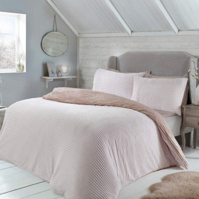 B&Q Smart Living Luxurious Reversible Sparkle Ribbed Fleece Duvet Cover With Pillowcases Light/Green