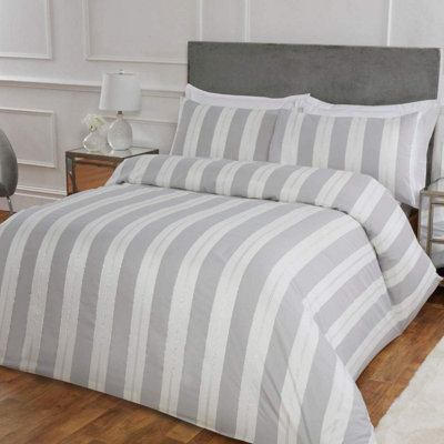 B&Q Smart Living Luxury Hotel Quality Lurex Stripe Jacquard Duvet Cover With Pillowcases Green