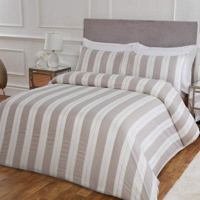 B&Q Smart Living Luxury Hotel Quality Lurex Stripe Jacquard Duvet Cover With Pillowcases Green