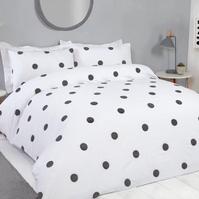 Smart Living Luxury Hotel Quality Tufted Circles Duvet Cover With Pillowcases from B&Q