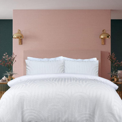 Smart Living Luxury Hotel Quality Reversible Tufted Arch Duvet Cover With Pillowcases from B&Q