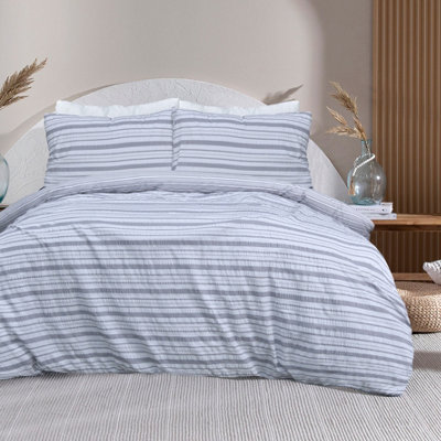  - Smart Living Luxury Stripe Seersucker Reversible Duvet Cover With Pillowcases