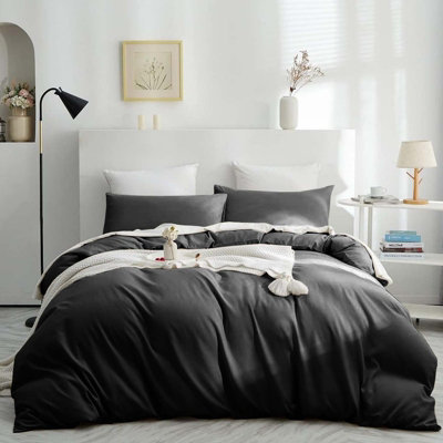 Moonlight Bedding Plain Quilt Duvet Cover & Pillowcase SetBlackDouble (200Cm X 200Cm) from B&Q