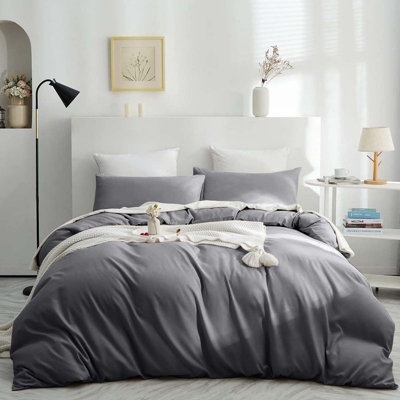 B&Q -  Plain Quilt Duvet Cover & Pillowcase SetGreyDouble (200Cm X 200Cm)