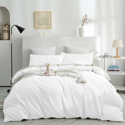 Moonlight Bedding Plain Quilt Duvet Cover & Pillowcase SetWhiteDouble (200Cm X 200Cm) from B&Q
