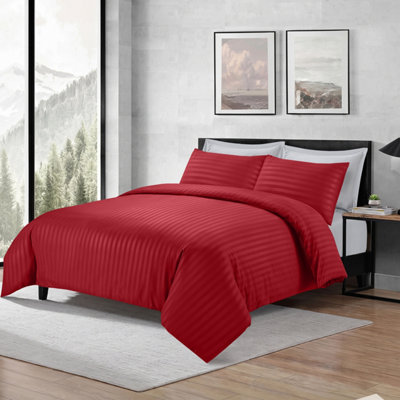 B&Q -  Stripe Duvet Cover & Pillowcase Set Super King (Burgundy260X220Cm)