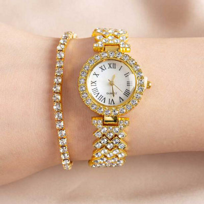 B&Q Stylish Round Shaped Watch And Bracelet Set For Any Occasion