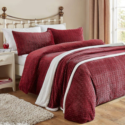 Embossed Sherpa Fleece Duvet Cover SetSuper-Soft Faux Fur With Matching PillowcaseSingle Burgundy from B&Q