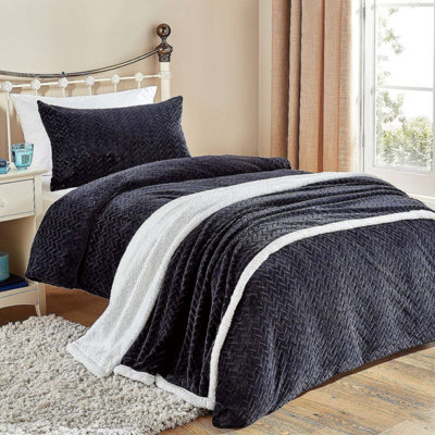 Embossed Sherpa Fleece Duvet Cover SetSuper-Soft Faux Fur With Matching PillowcaseSingle Navy from B&Q