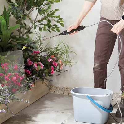 Gainsborough Unisex Black Battery Operated Watering Wand With Telescopic Pole 59 - 82Cm In - Image 2