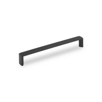 Linden Kitchen Cabinets D Handle160mm CentresMatt BlackPack Of 2 from B&Q