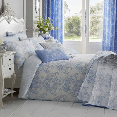 Homescapes Blue French Toile Patterned Duvet Cover SetSingle from B&Q