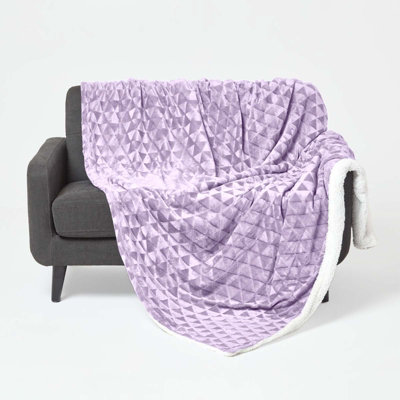 Homescapes Geometric Triangle Velvet Throw 130 X 160 Cm Lavender/Purple