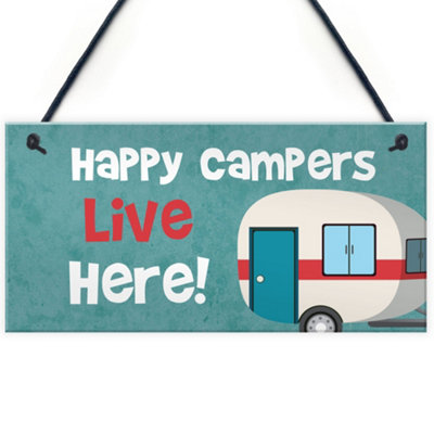 Red Ocean Happy Campers Live Here Hanging Plaque Caravan Motorhome Sign Gift from B&Q