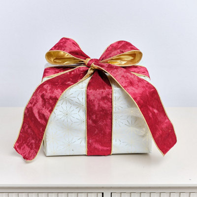 Melody Maison Large Red & Gold Velvet Wired Ribbon270Cm (2.7M / 106.3') from B&Q
