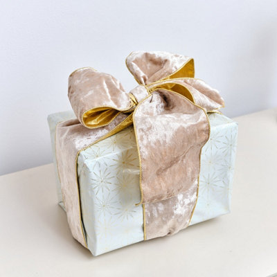 Melody Maison Large Shiny Velvet Pink & Gold Wired Ribbon Garland270Cm (2.7M / 106.3') from B&Q
