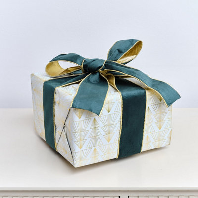 Melody Maison Large Green & Gold Velvet Wired Ribbon Garland270Cm (2.7M / 106.3') from B&Q
