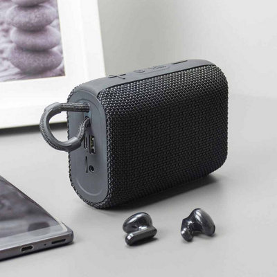 B&Q Red5 Wireless Speaker And Earbuds
