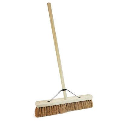 B&Q -  1X 18" Coco Indoor Outdoor Garage & Yard Broom Soft Bristle Sweeping Brush With Long Handle