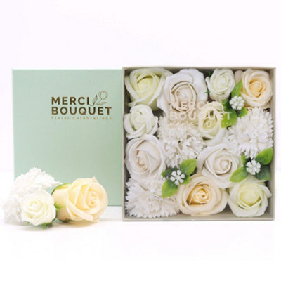 B&Q -  Square Soap Flower Gift BoxWhite & IvoryHandcrafted Keepsake For Weddings And Anniversaries