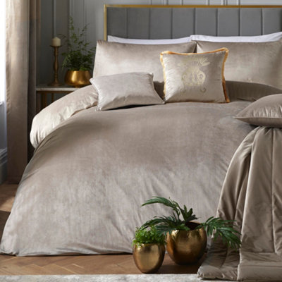 Laurence Llewelyn-Bowen Unisex Natural 'Montrose' Luxury Velvet Duvet Cover Set In | Size: Double - Image 9
