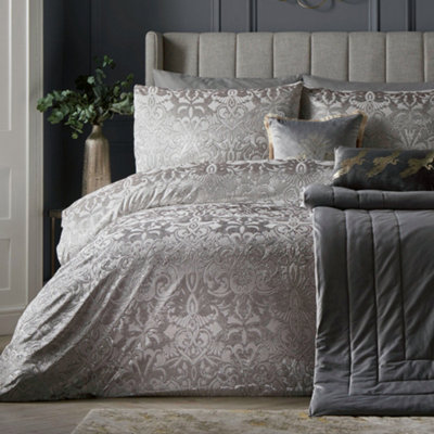 Laurence Llewelyn-Bowen Firenza Damask Velvet Duvet Cover Set