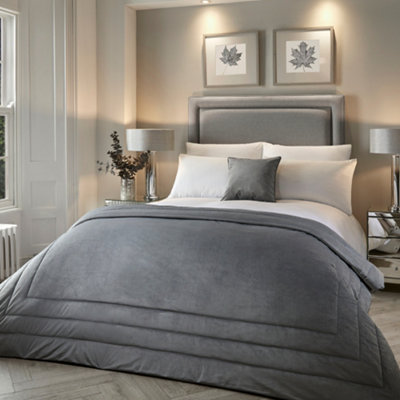 Soirée Melanie Glamorous Velvet Warm Bedspread Throw 150Cm
