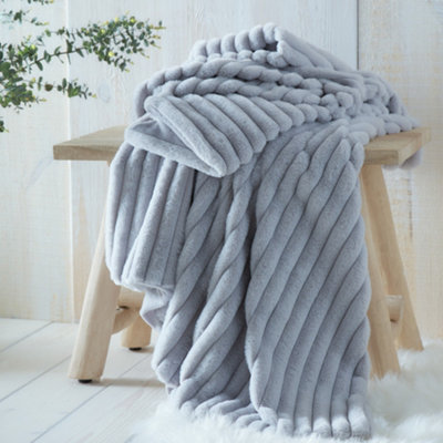 Appletree Grey Morritz Super Soft Faux Fur Throw B&Q