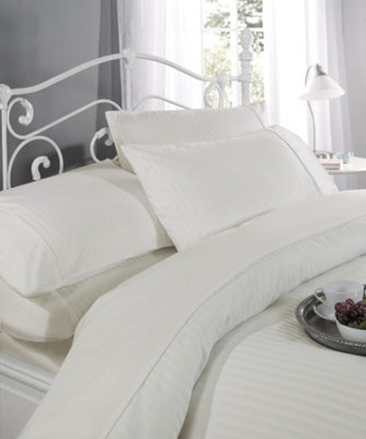 B&Q Cream Carlton Collection Duvet Set In