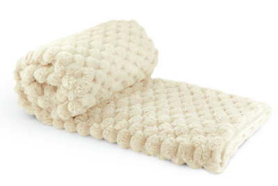 B&Q Cream Leah Collection Deluxe Throw In