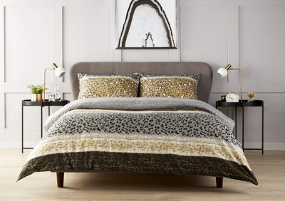 Zara Printed Duvet SetDouble from B&Q