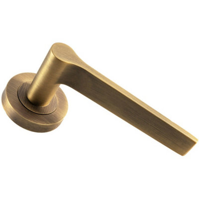  - Pair Straight Rounded Handle On Round Rose Concealed Fix Antique Brass