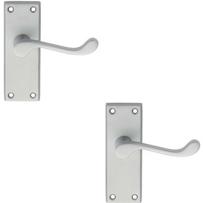 B&Q 2X Pair Victorian Scroll Lever On Short Latch Backplate 118 X 43Mm Satin Chrome