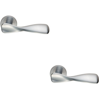 B&Q 2X Pair Ergonomic Twisted Handle On Round Rose Concealed Fix Satin Chrome