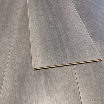 B&Q -  Modern Grey Wood Effect Laminate Flooring 8mm Thick Click Installation 1M2 Pack Suitable For Underfloor Heating