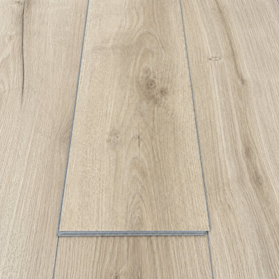 Floormatch Natural Oak Spc Click Plank FlooringUnderlay Installed2.65M2 Pack from B&Q