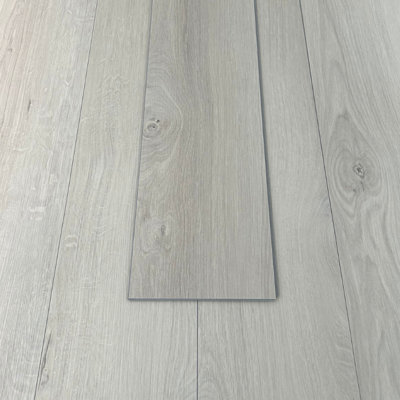 Floormatch Coastal Grey Oak Spc Click Plank FlooringUnderlay Installed2.65M² Pack from B&Q