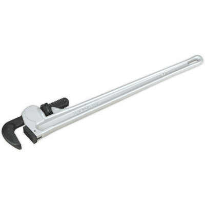915mm Aluminium Alloy Pipe WrenchEuropean Pattern 13-100mm Carbon Steel Jaws from B&Q