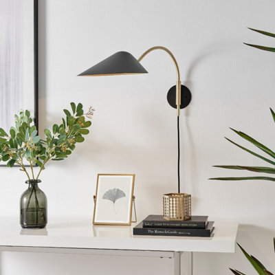 B&Q -  Uk Poppy Wall Lamp With Matte Black Shade And Brushed Brass