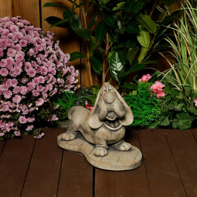 Stone Cast Basset Hound Statue from B&Q