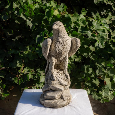 Oakleystone Northern Large Regal Stone Cast Eagle On Rocks Ornament from B&Q